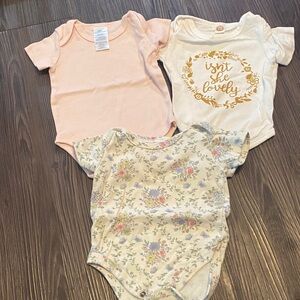 Charming Floral and Graphic Print Baby Onesies Trio